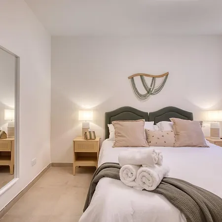 Modern 2br Qala Gozo Apt, Shared Pools Appartement *