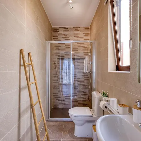 Modern 2br Qala Gozo Apt, Shared Pools Appartement *