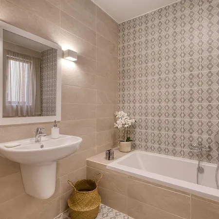 Modern 2br Qala Gozo Apt, Shared Pools San Martin